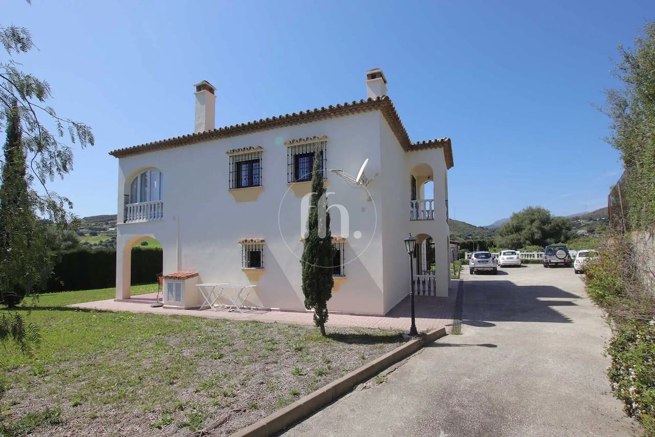 Villa Altos de Estepona – Spacious Detached Villa with Large Plot and Panoramic Views - Image 21