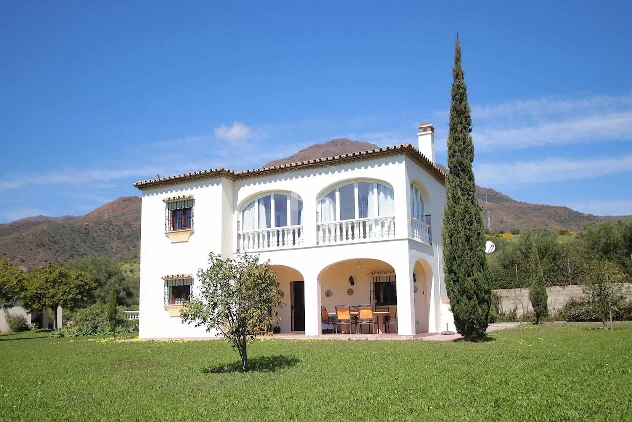 Villa Altos de Estepona – Spacious Detached Villa with Large Plot and Panoramic Views - Image 22