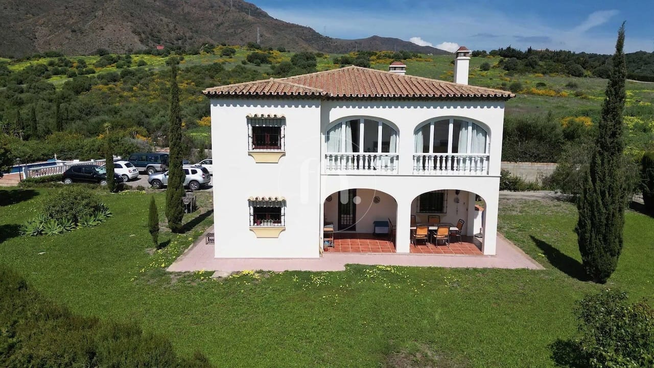 Villa Altos de Estepona – Spacious Detached Villa with Large Plot and Panoramic Views - Image 23