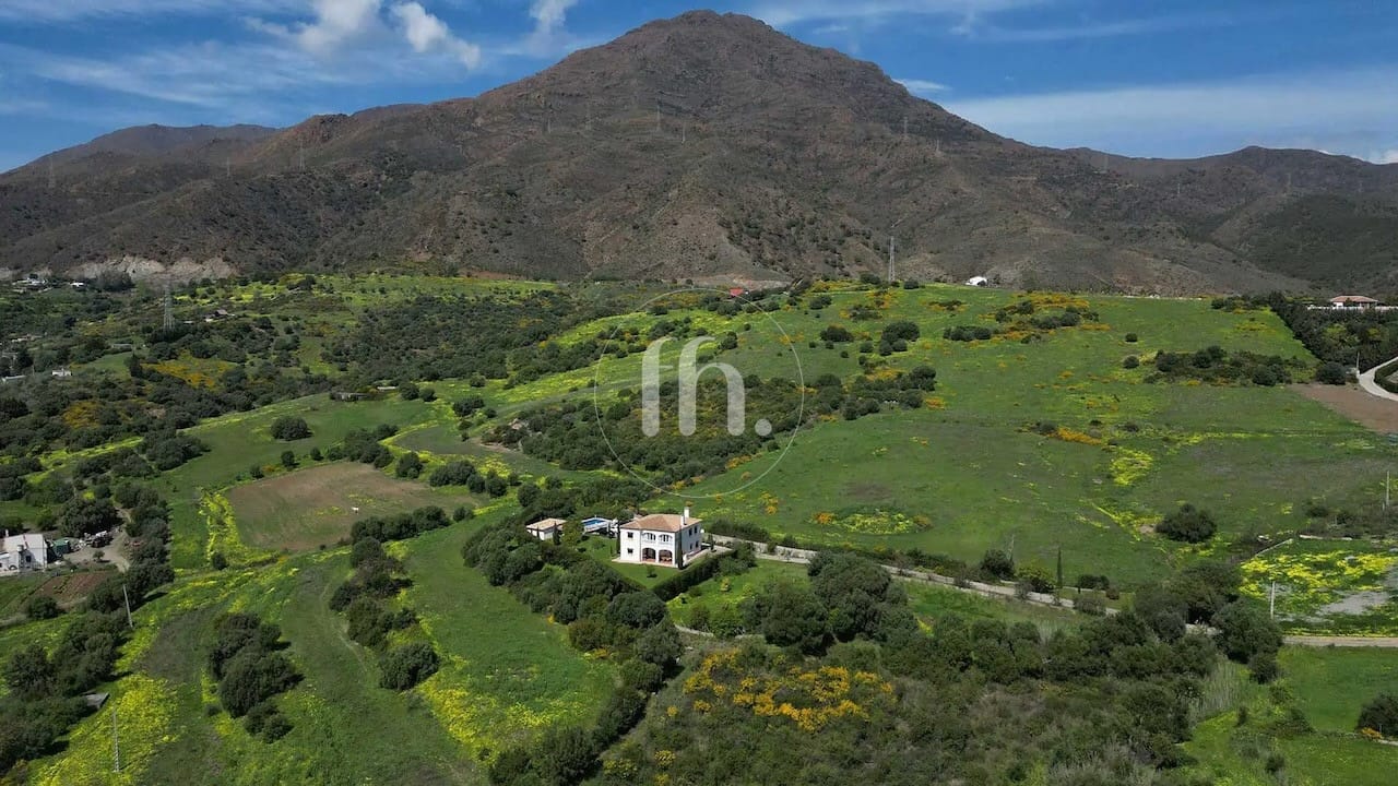 Villa Altos de Estepona – Spacious Detached Villa with Large Plot and Panoramic Views - Image 25