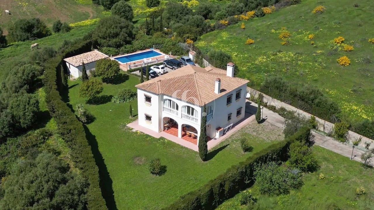 Villa Altos de Estepona – Spacious Detached Villa with Large Plot and Panoramic Views - Image 3
