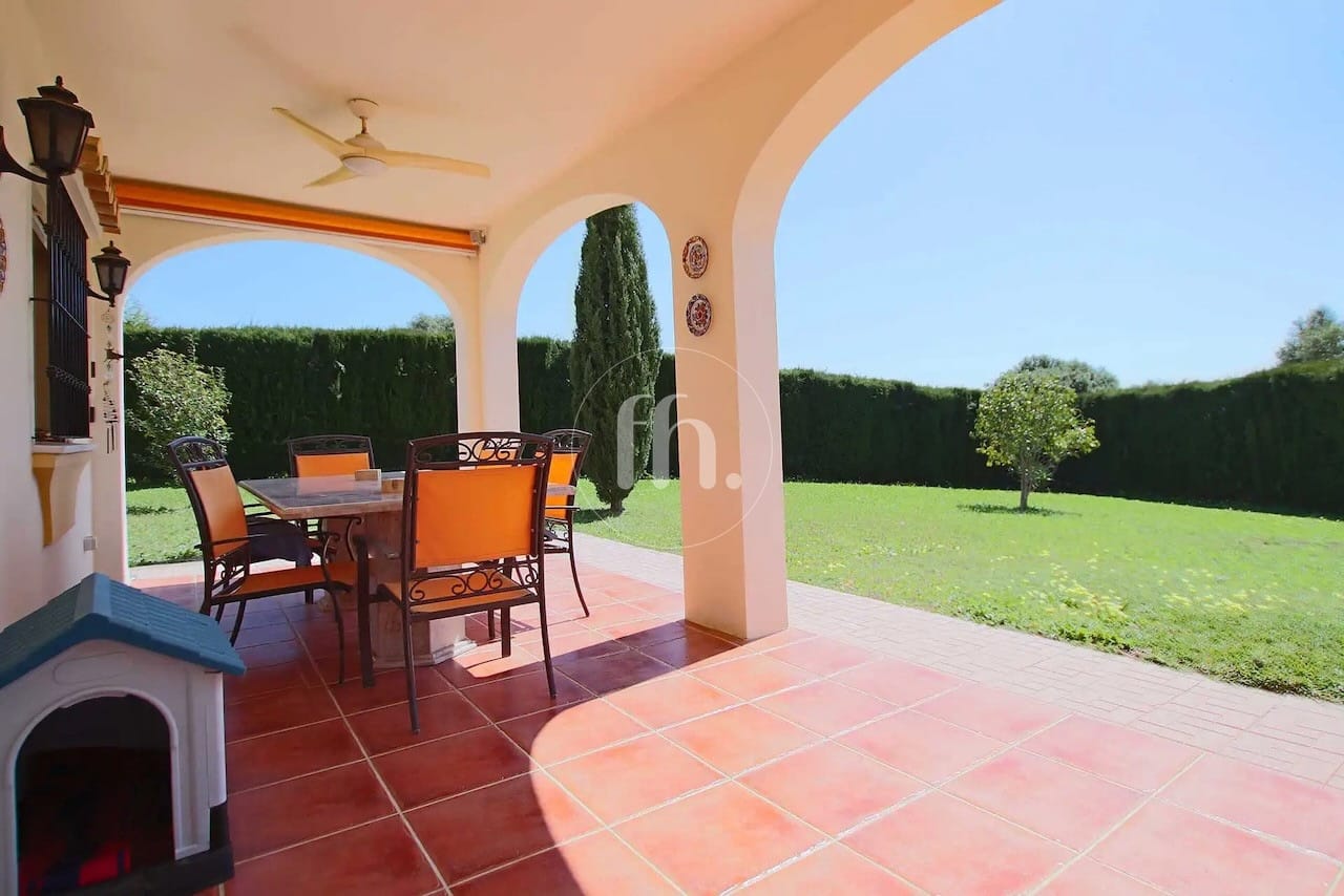 Villa Altos de Estepona – Spacious Detached Villa with Large Plot and Panoramic Views - Image 4