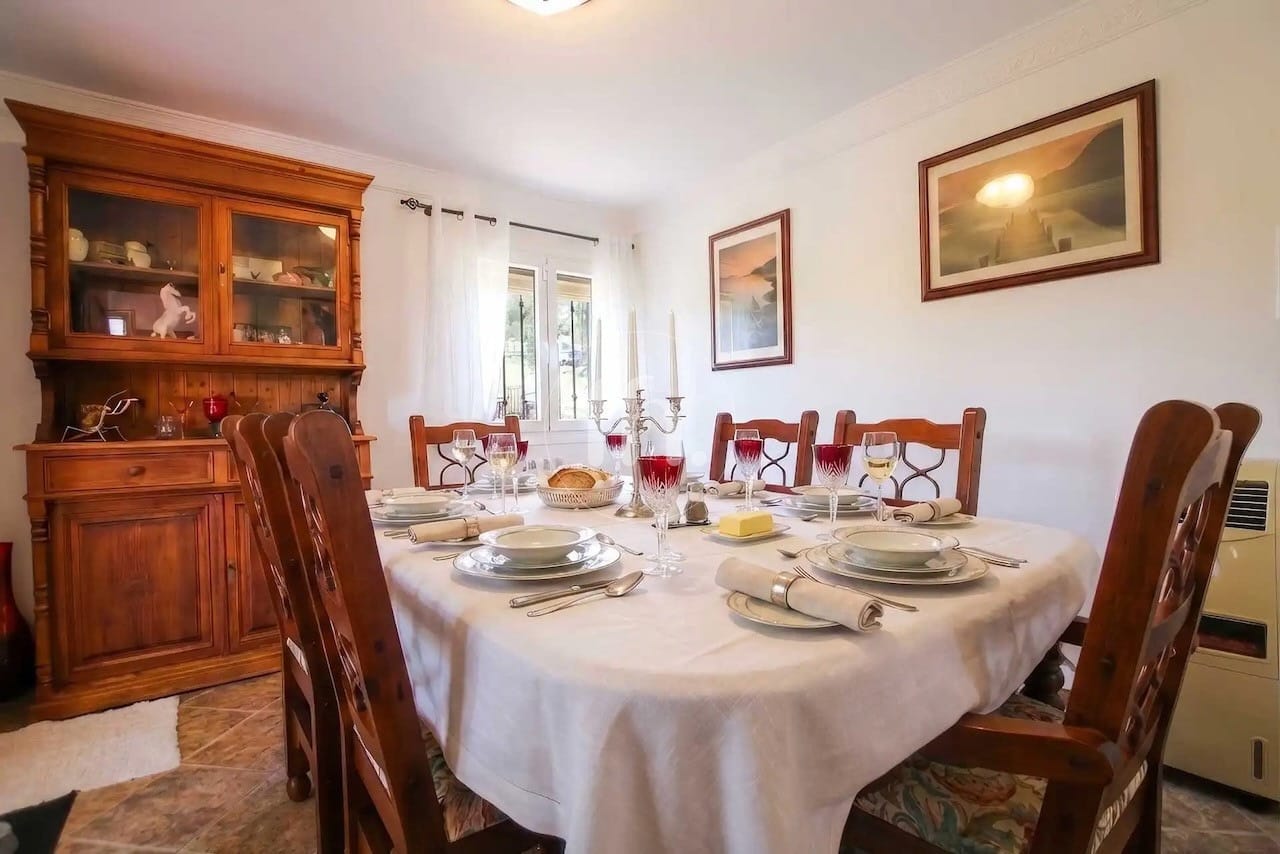 Villa Altos de Estepona – Spacious Detached Villa with Large Plot and Panoramic Views - Image 6