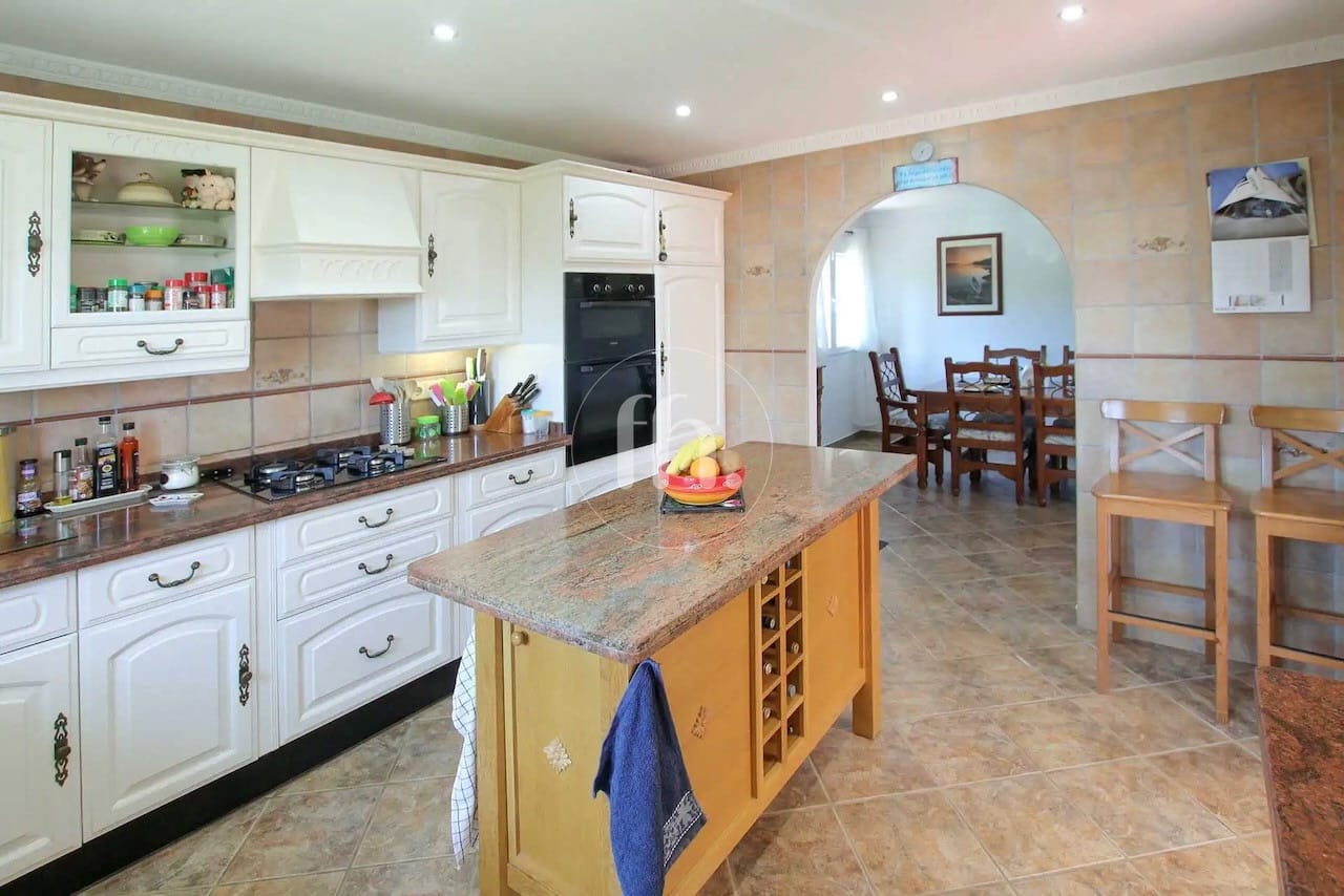 Villa Altos de Estepona – Spacious Detached Villa with Large Plot and Panoramic Views - Image 8