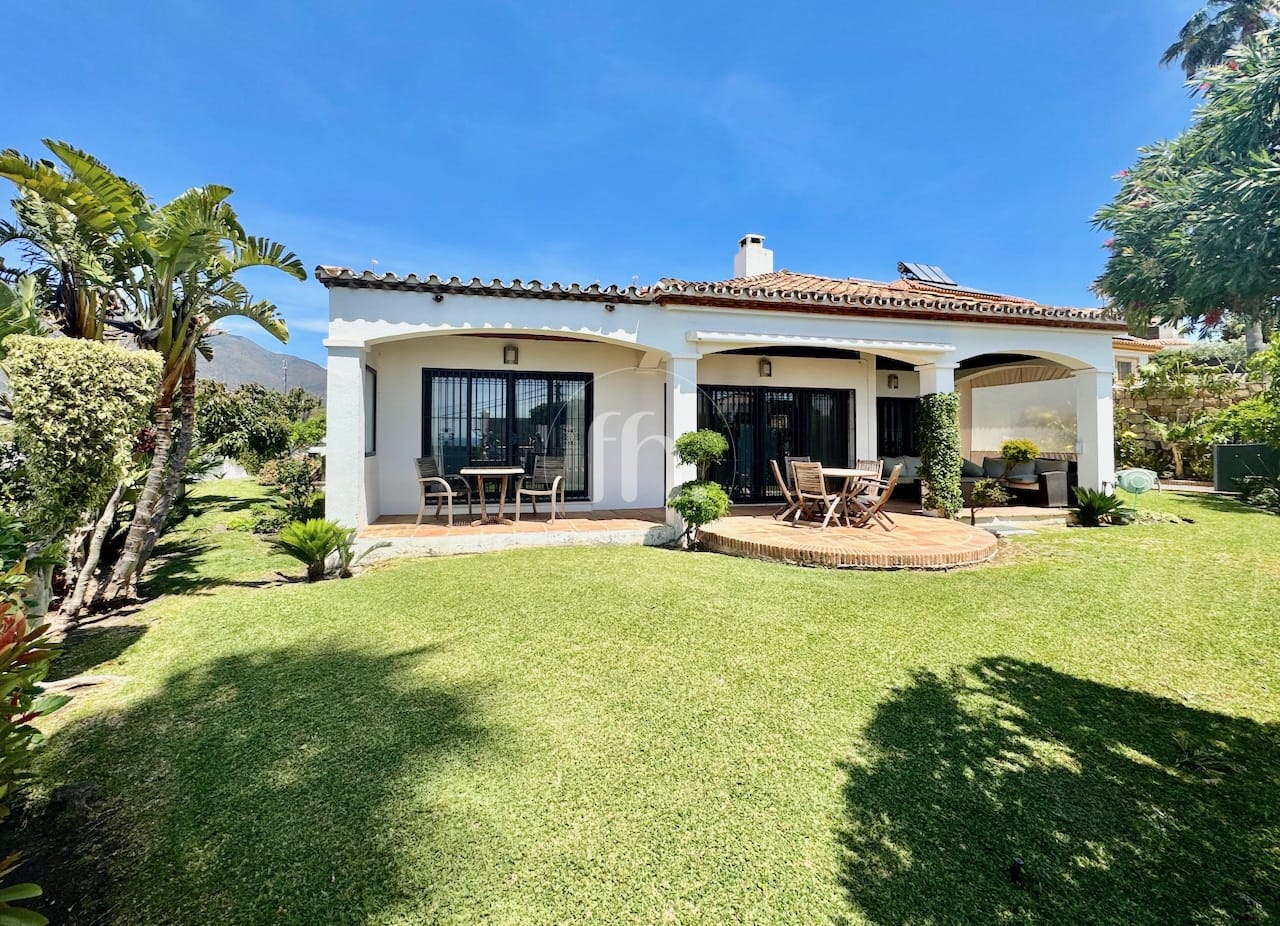 Detached one level family villa in Seghers, Estepona