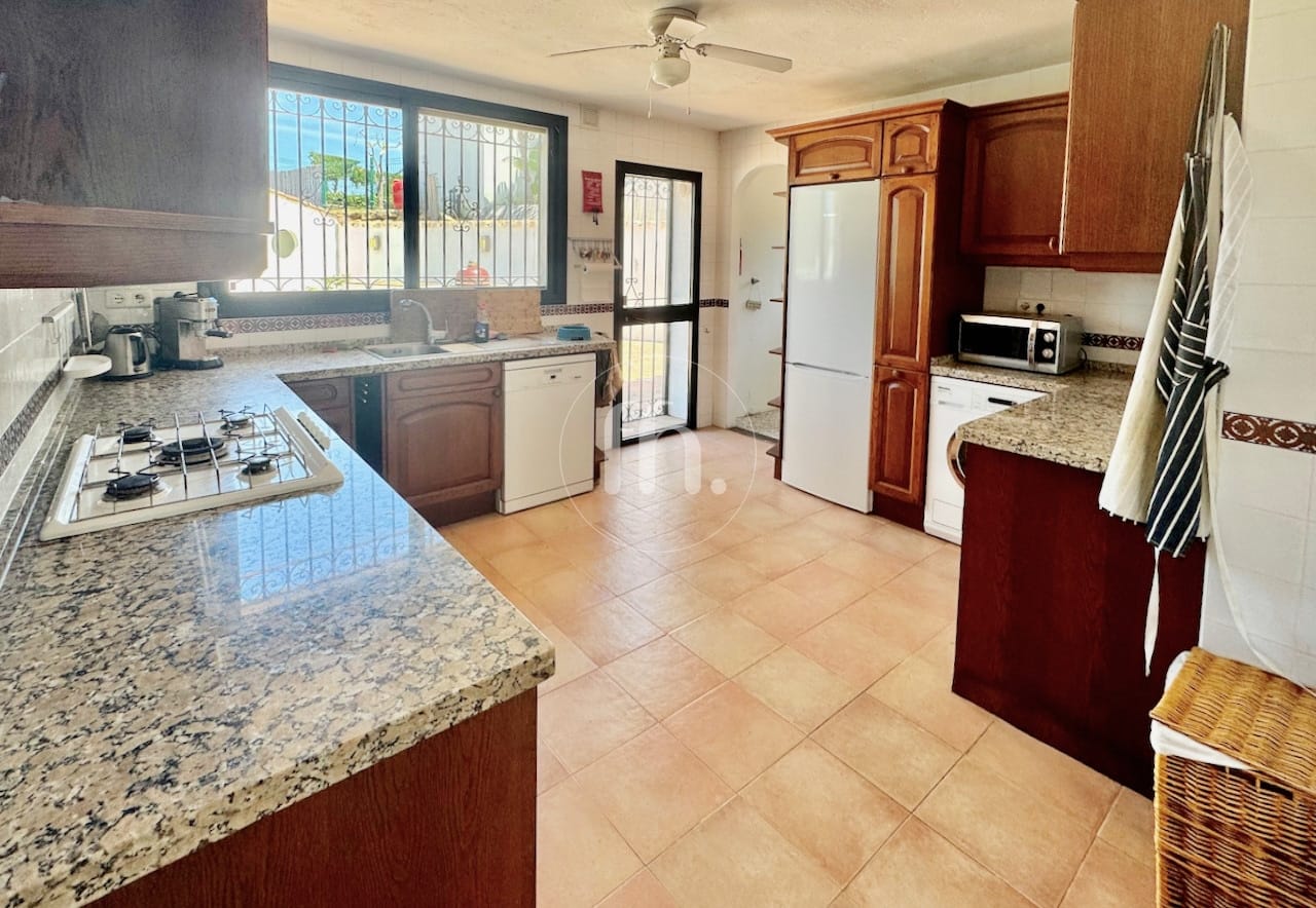Detached one level family villa in Seghers, Estepona - Image 7