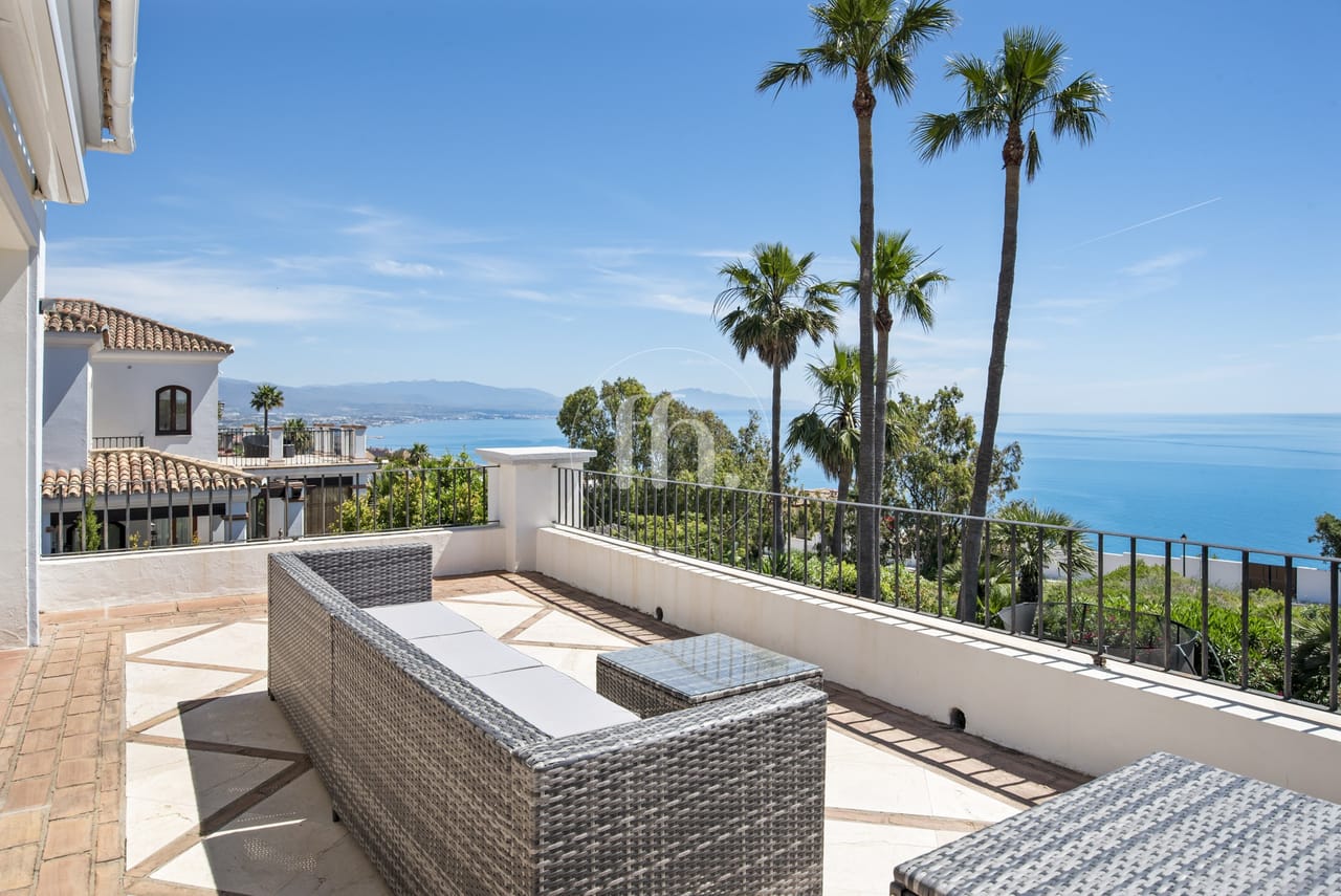 Immaculate villa for sale in La Paloma de Manilva with breathtaking sea views — alternate view
