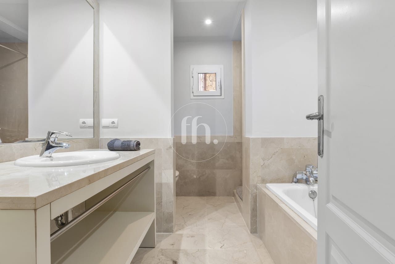 Immaculate villa for sale in La Paloma de Manilva with breathtaking sea views - Image 25
