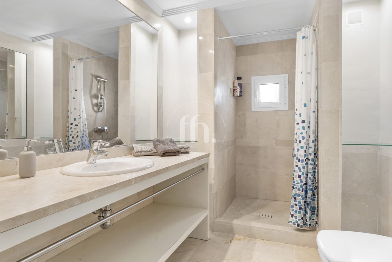 Immaculate villa for sale in La Paloma de Manilva with breathtaking sea views - Image 28