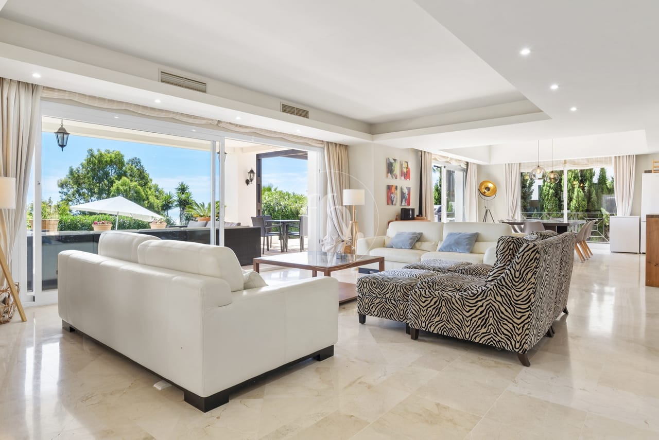 Immaculate villa for sale in La Paloma de Manilva with breathtaking sea views - Image 3