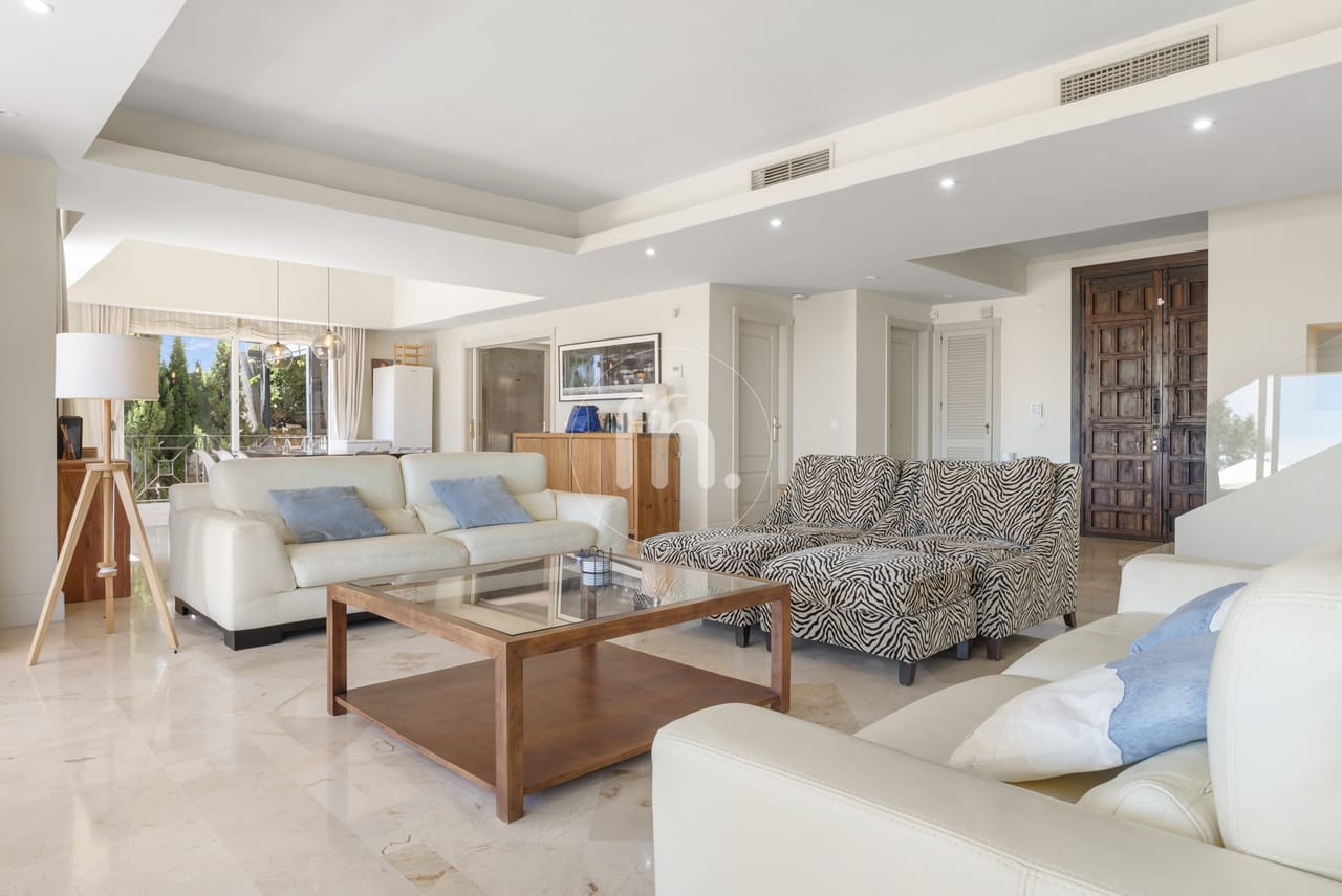 Immaculate villa for sale in La Paloma de Manilva with breathtaking sea views - Image 35