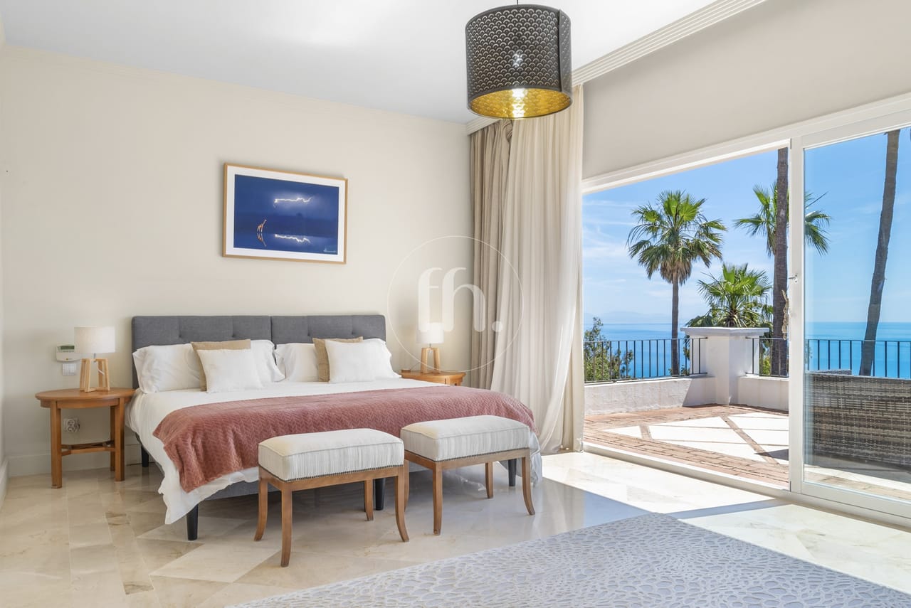 Immaculate villa for sale in La Paloma de Manilva with breathtaking sea views - Image 4