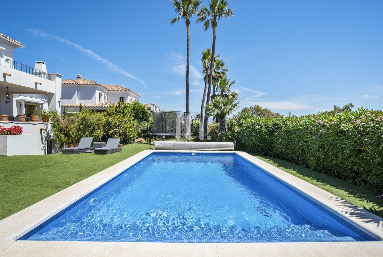 Immaculate villa for sale in La Paloma de Manilva with breathtaking sea views - Image 40