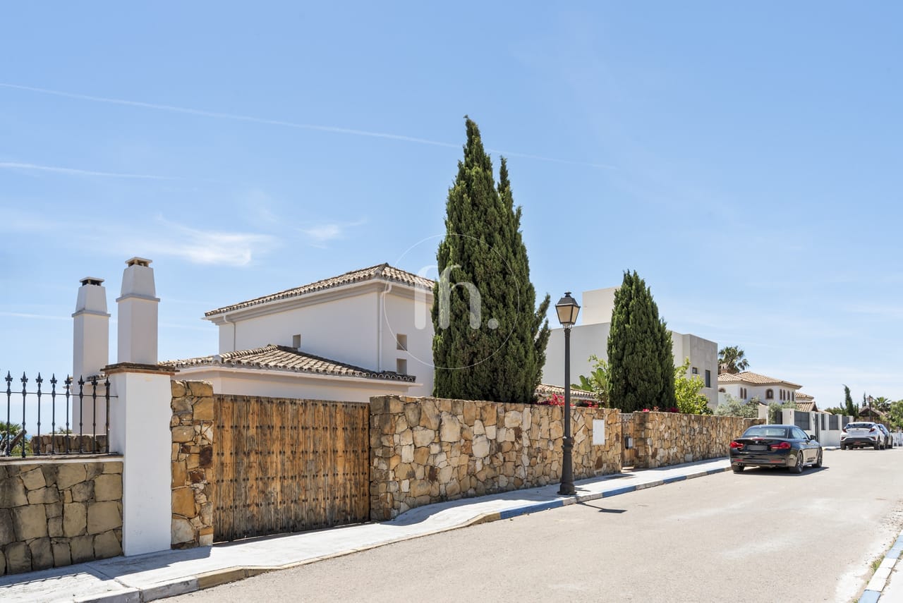 Immaculate villa for sale in La Paloma de Manilva with breathtaking sea views - Image 42