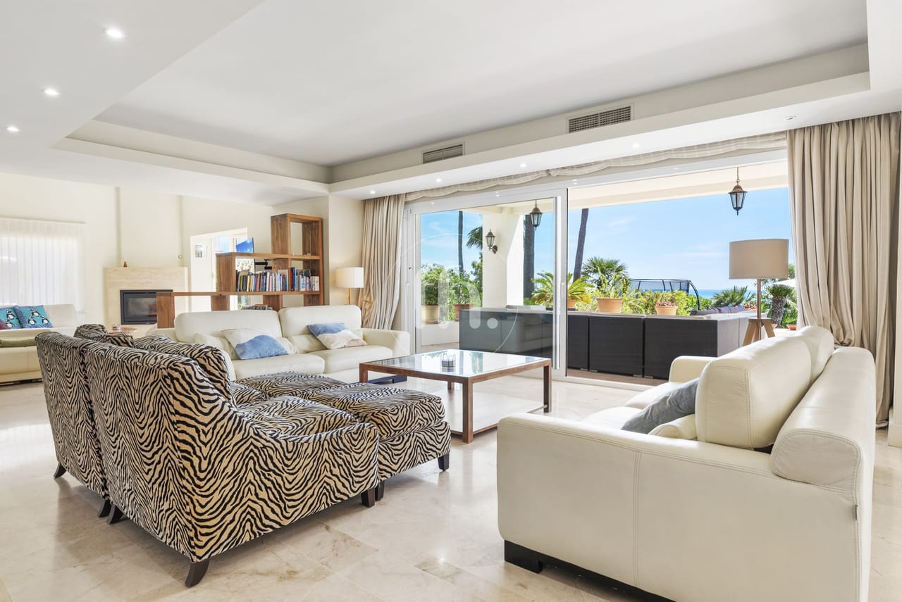 Immaculate villa for sale in La Paloma de Manilva with breathtaking sea views - Image 6