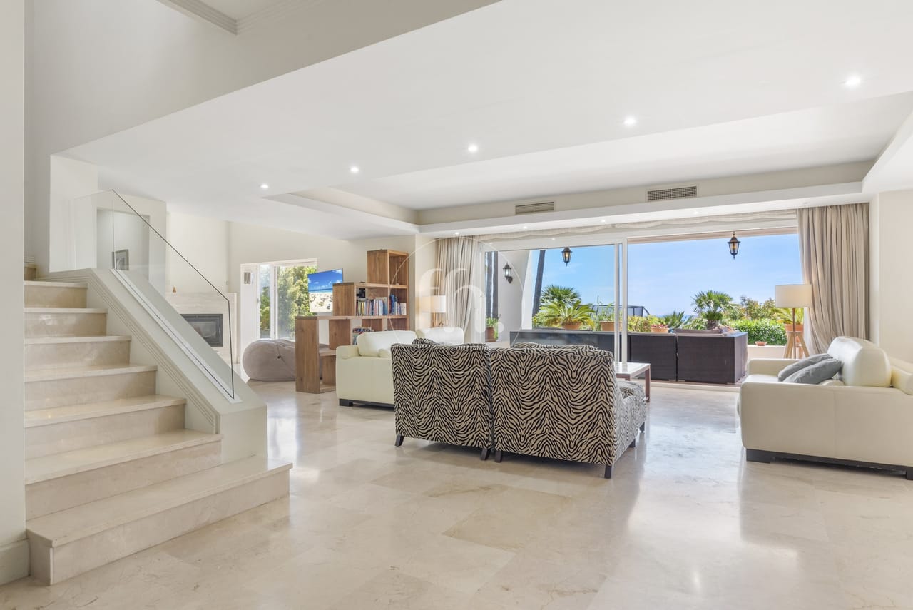 Immaculate villa for sale in La Paloma de Manilva with breathtaking sea views - Image 8