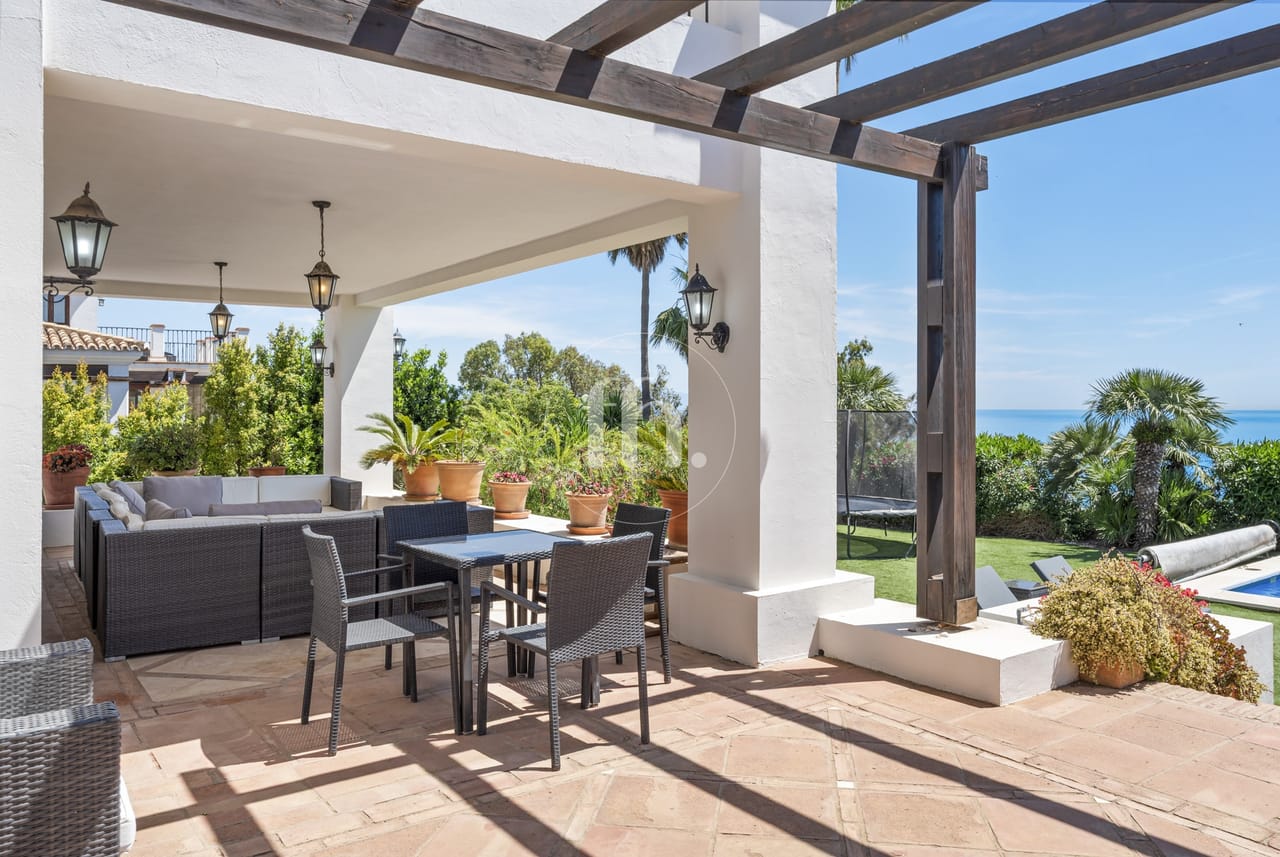 Immaculate villa for sale in La Paloma de Manilva with breathtaking sea views - Image 9