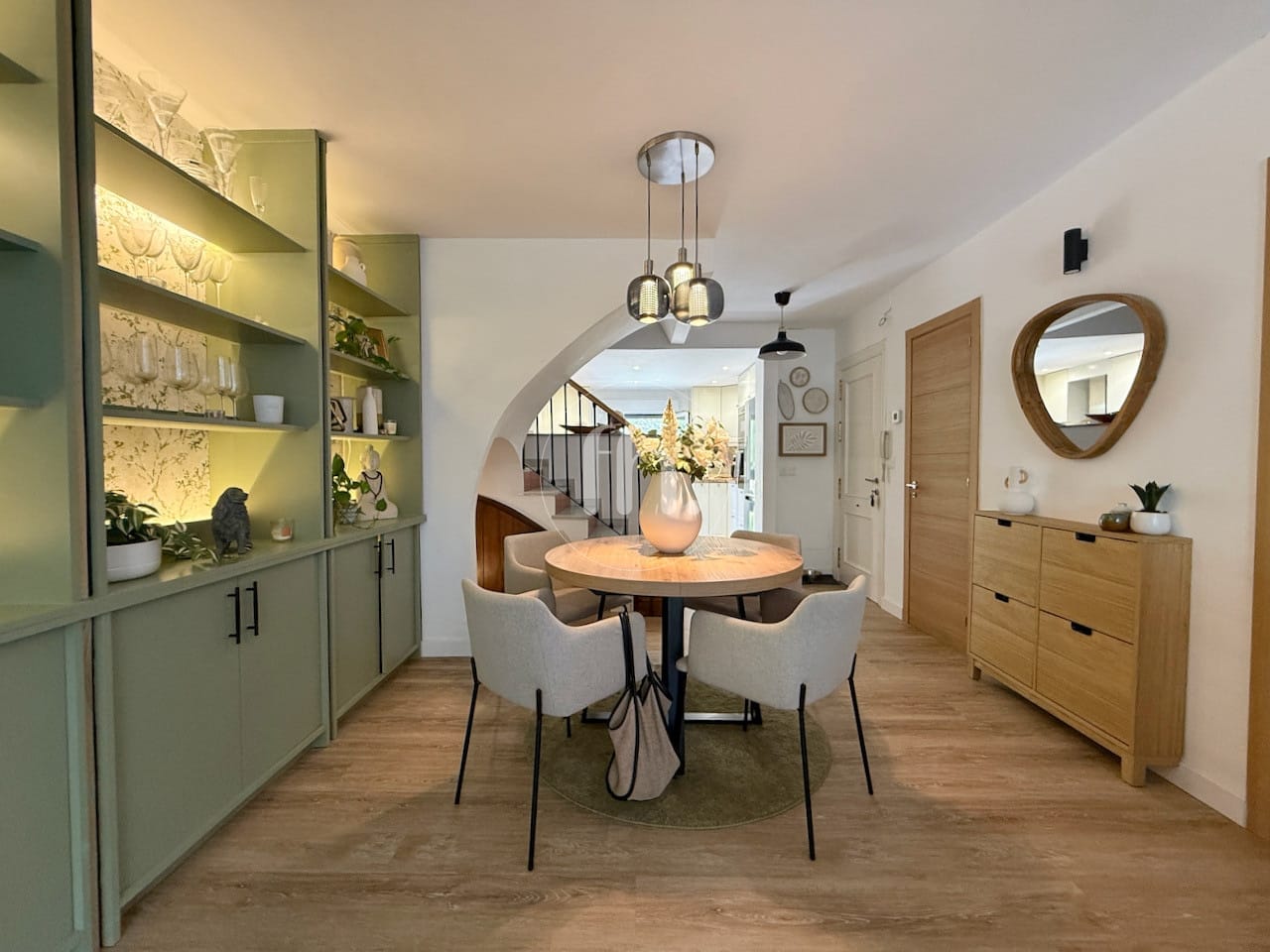 Beautifully Renovated Duplex Penthouse in the Heart of Sabinillas - Image 10