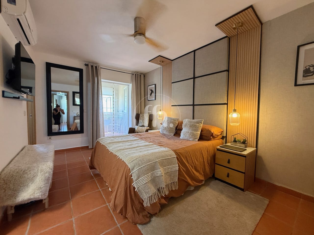 Beautifully Renovated Duplex Penthouse in the Heart of Sabinillas - Image 11