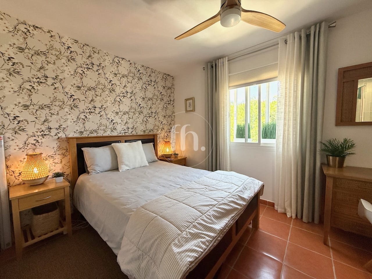 Beautifully Renovated Duplex Penthouse in the Heart of Sabinillas - Image 12