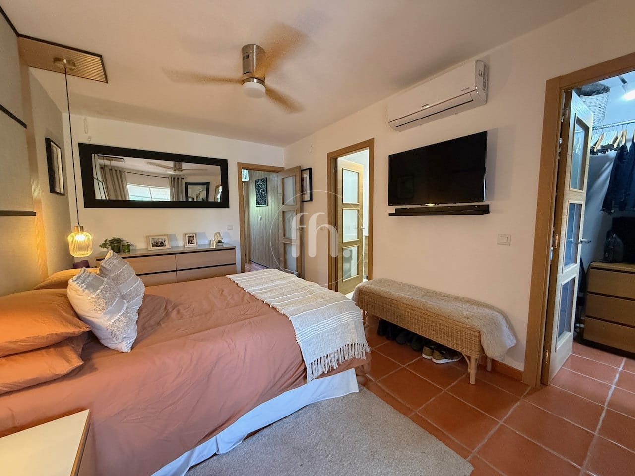 Beautifully Renovated Duplex Penthouse in the Heart of Sabinillas - Image 17