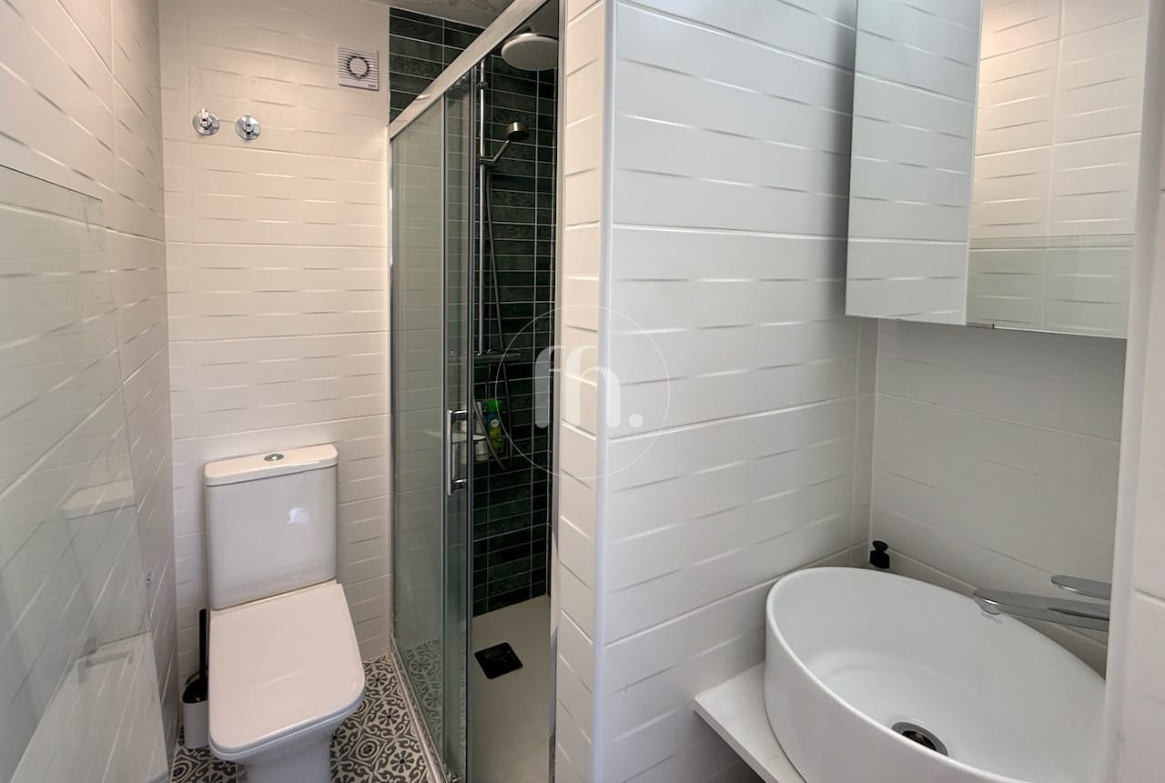 Beautifully Renovated Duplex Penthouse in the Heart of Sabinillas - Image 20