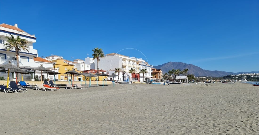 Beautifully Renovated Duplex Penthouse in the Heart of Sabinillas - Image 27