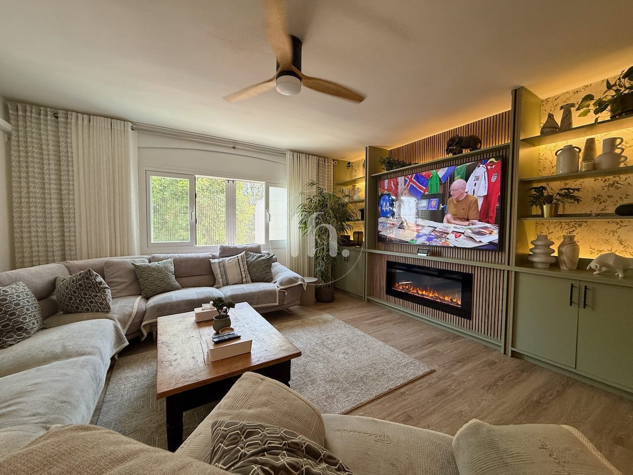 Beautifully Renovated Duplex Penthouse in the Heart of Sabinillas - Image 4