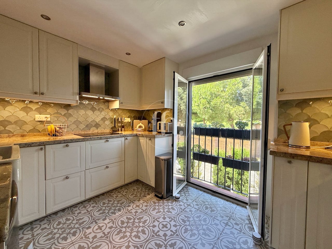 Beautifully Renovated Duplex Penthouse in the Heart of Sabinillas - Image 6