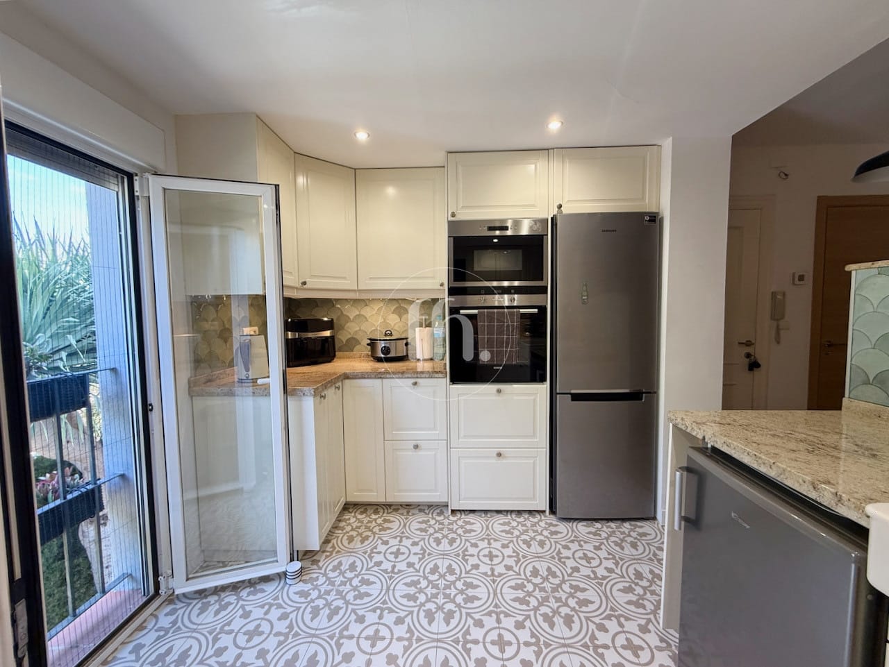 Beautifully Renovated Duplex Penthouse in the Heart of Sabinillas - Image 7