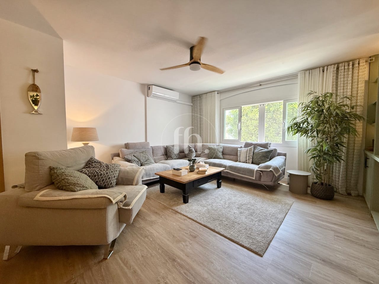 Beautifully Renovated Duplex Penthouse in the Heart of Sabinillas - Image 8