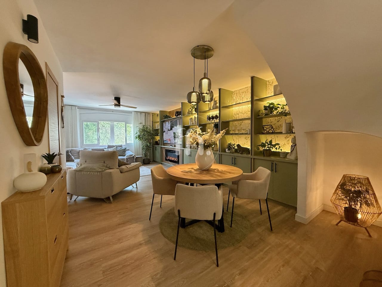 Beautifully Renovated Duplex Penthouse in the Heart of Sabinillas - Image 9