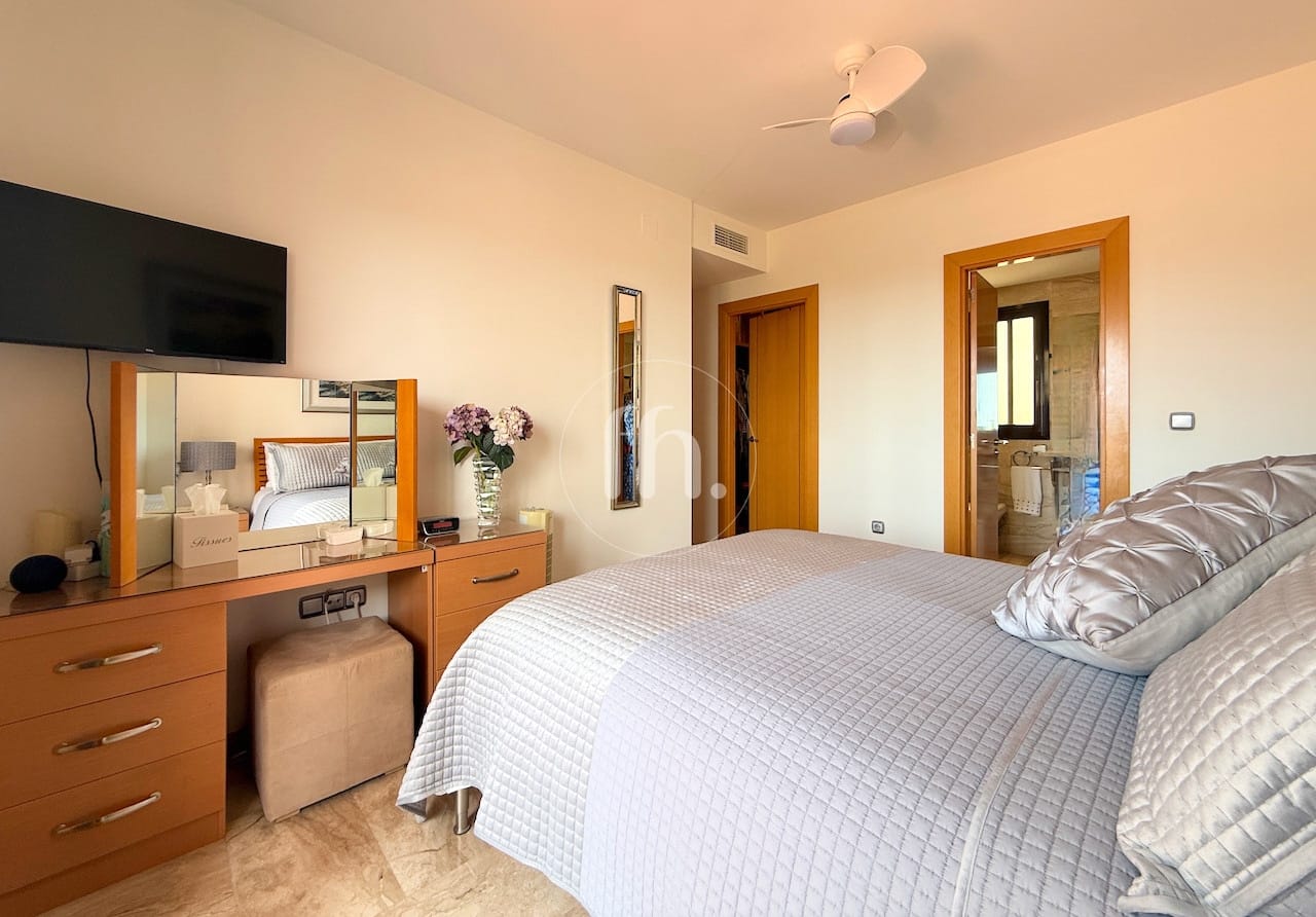 Amplio apartamento de dos dormitorios cerca de Doña Julia Golf y de la playa - Image 12