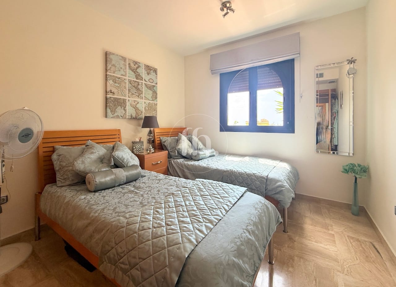 Amplio apartamento de dos dormitorios cerca de Doña Julia Golf y de la playa - Image 15