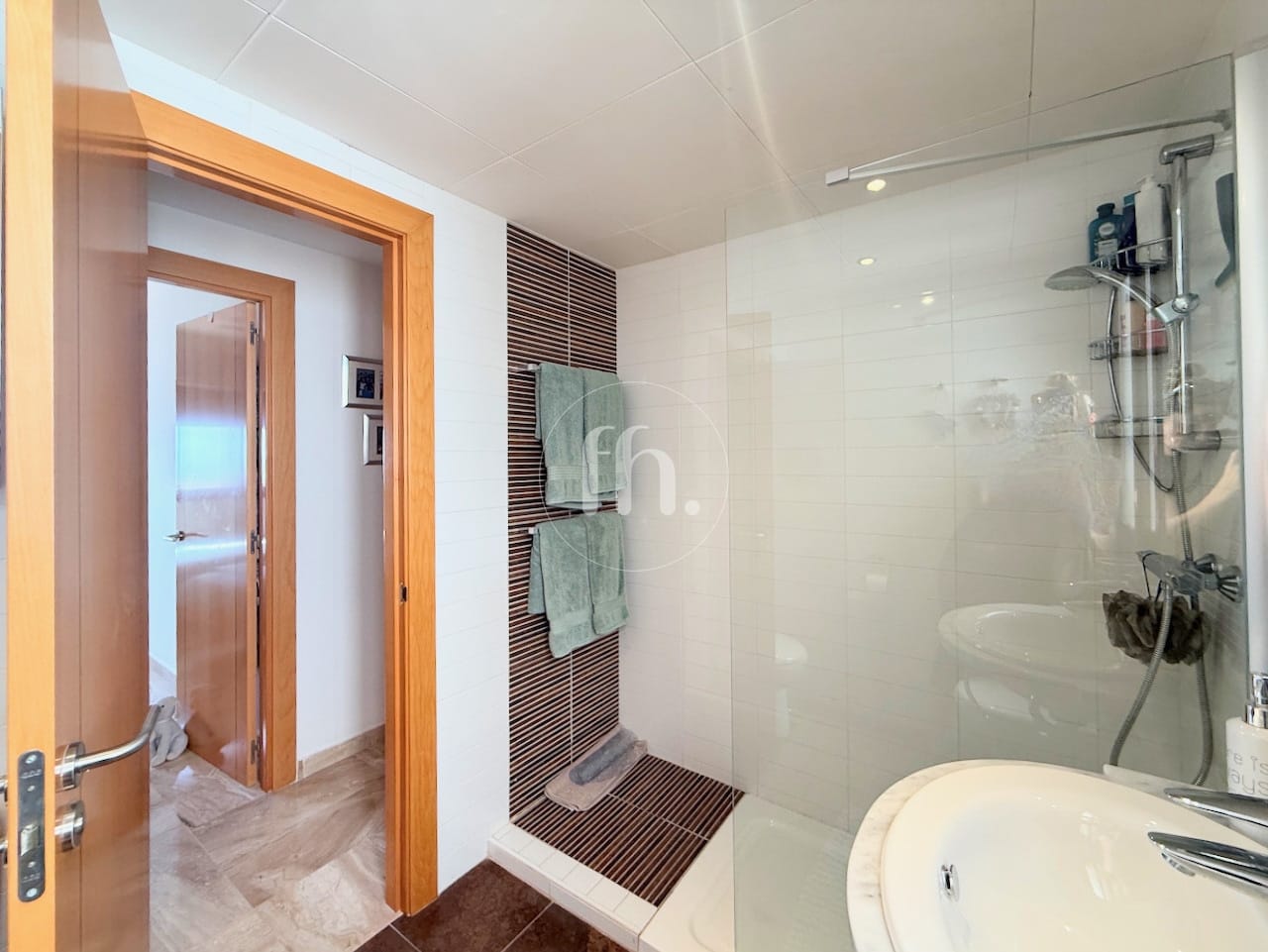 Amplio apartamento de dos dormitorios cerca de Doña Julia Golf y de la playa - Image 18