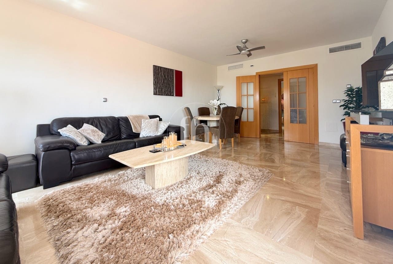 Amplio apartamento de dos dormitorios cerca de Doña Julia Golf y de la playa - Image 5