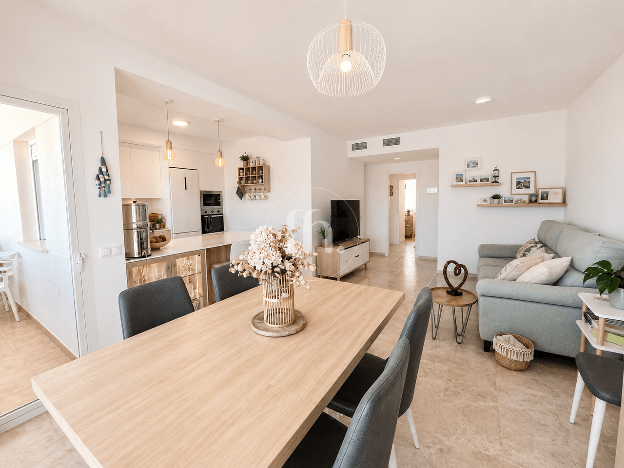 Fantastic three bedroom apartment with stunning marina and sea views next to Estepona Port - Image 5