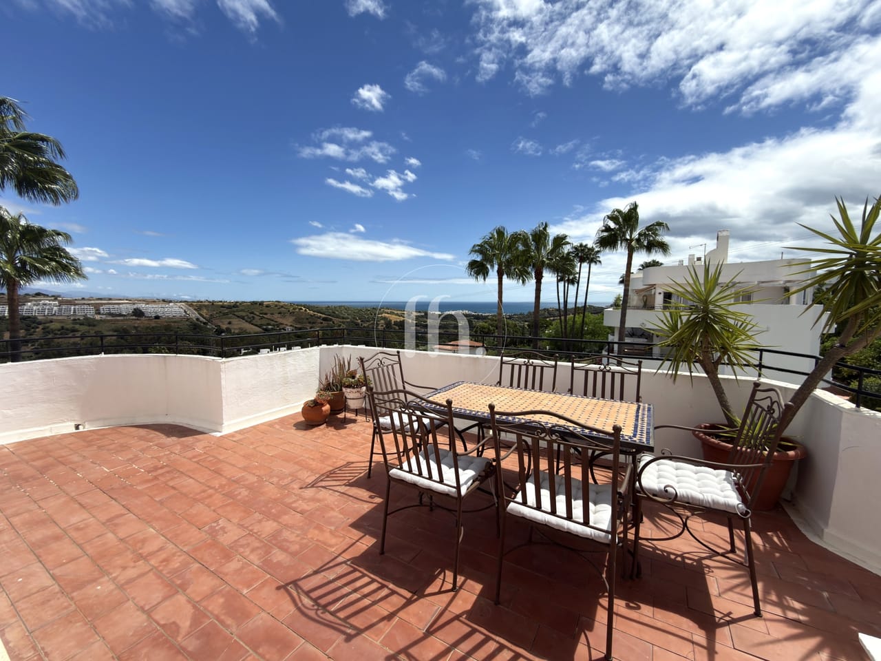 Spacious penthouse with beautiful open views and tourist licence in Estepona Golf