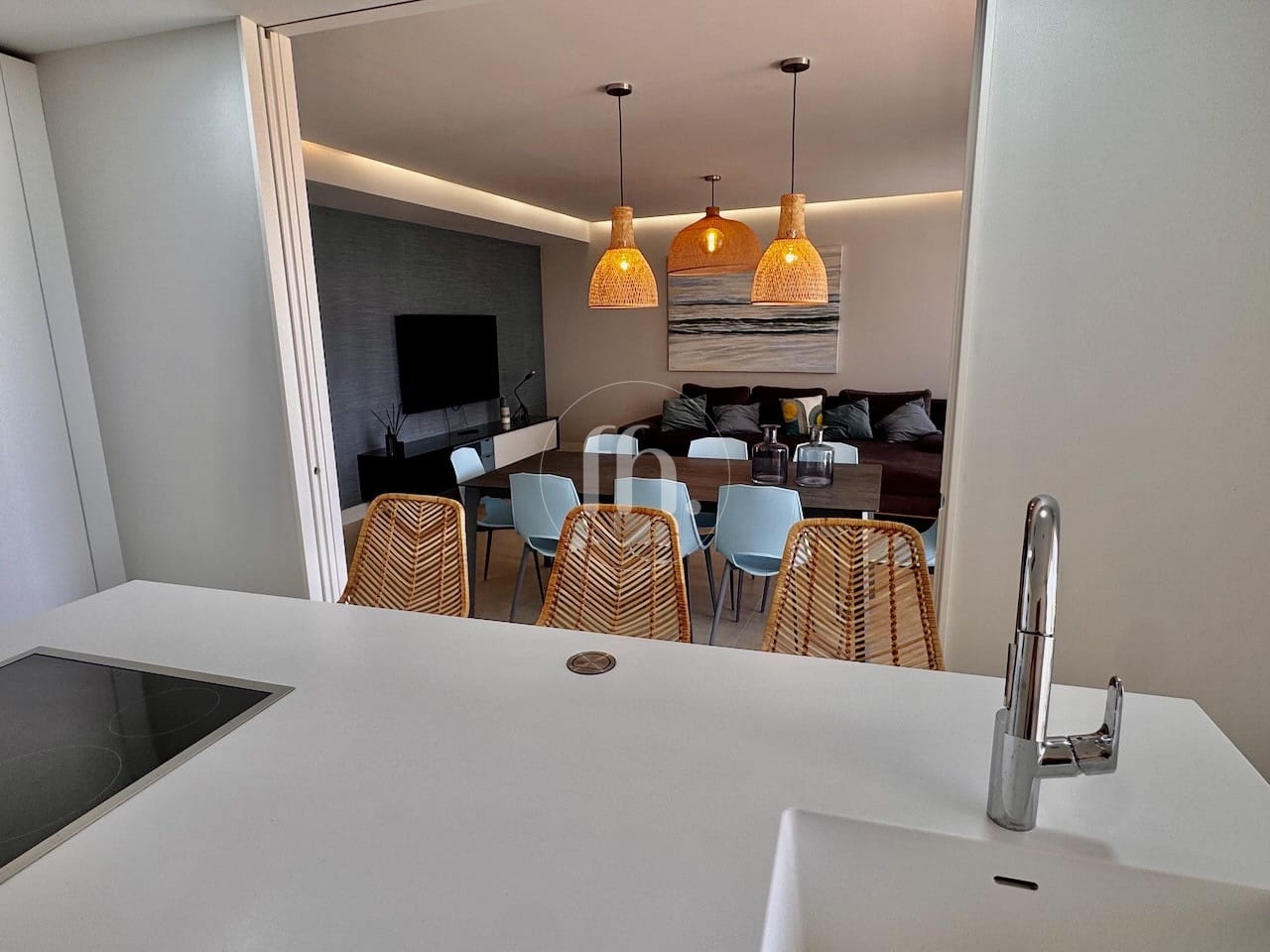 Impresionante apartamento de 2 dormitorios en primera línea de playa en The Edge, Estepona! - Image 6