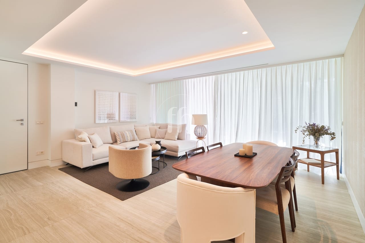 Luxurious two bedroom apartment in The Sapphire residence, West Estepona — alternate view