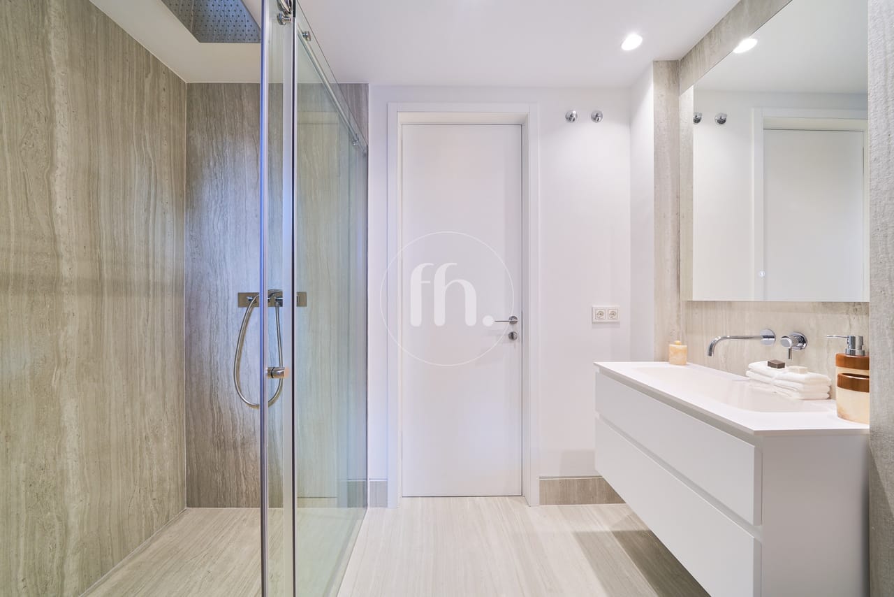 Luxurious two bedroom apartment in The Sapphire residence, West Estepona - Image 20