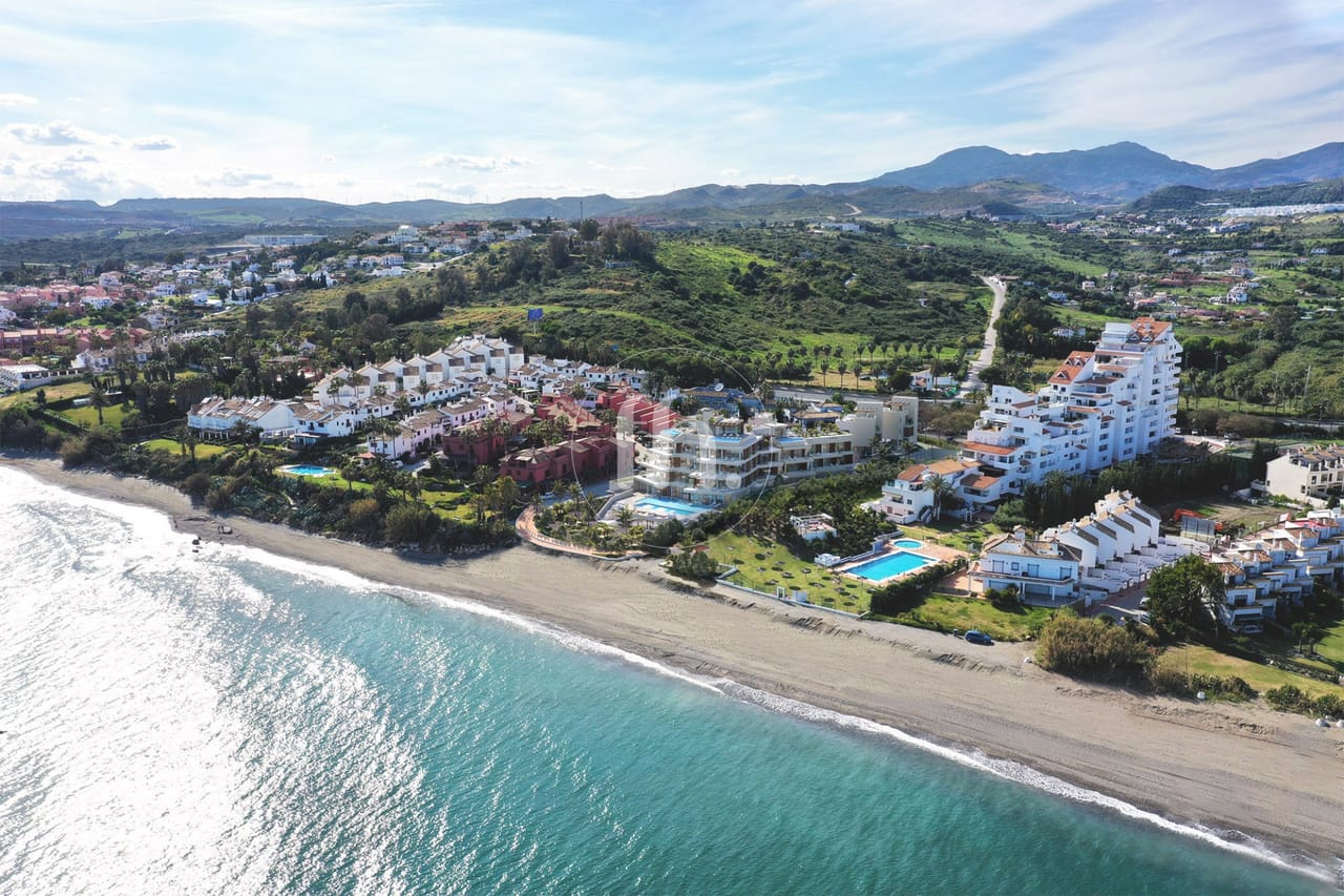 Luxurious two bedroom apartment in The Sapphire residence, West Estepona - Image 31
