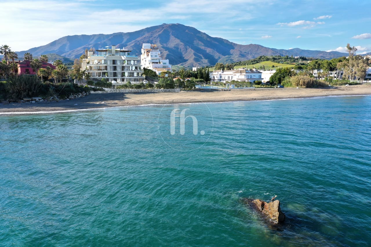 Luxurious two bedroom apartment in The Sapphire residence, West Estepona - Image 32