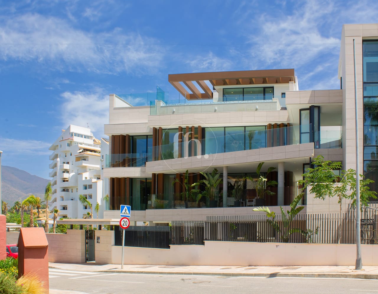 Luxurious two bedroom apartment in The Sapphire residence, West Estepona - Image 35