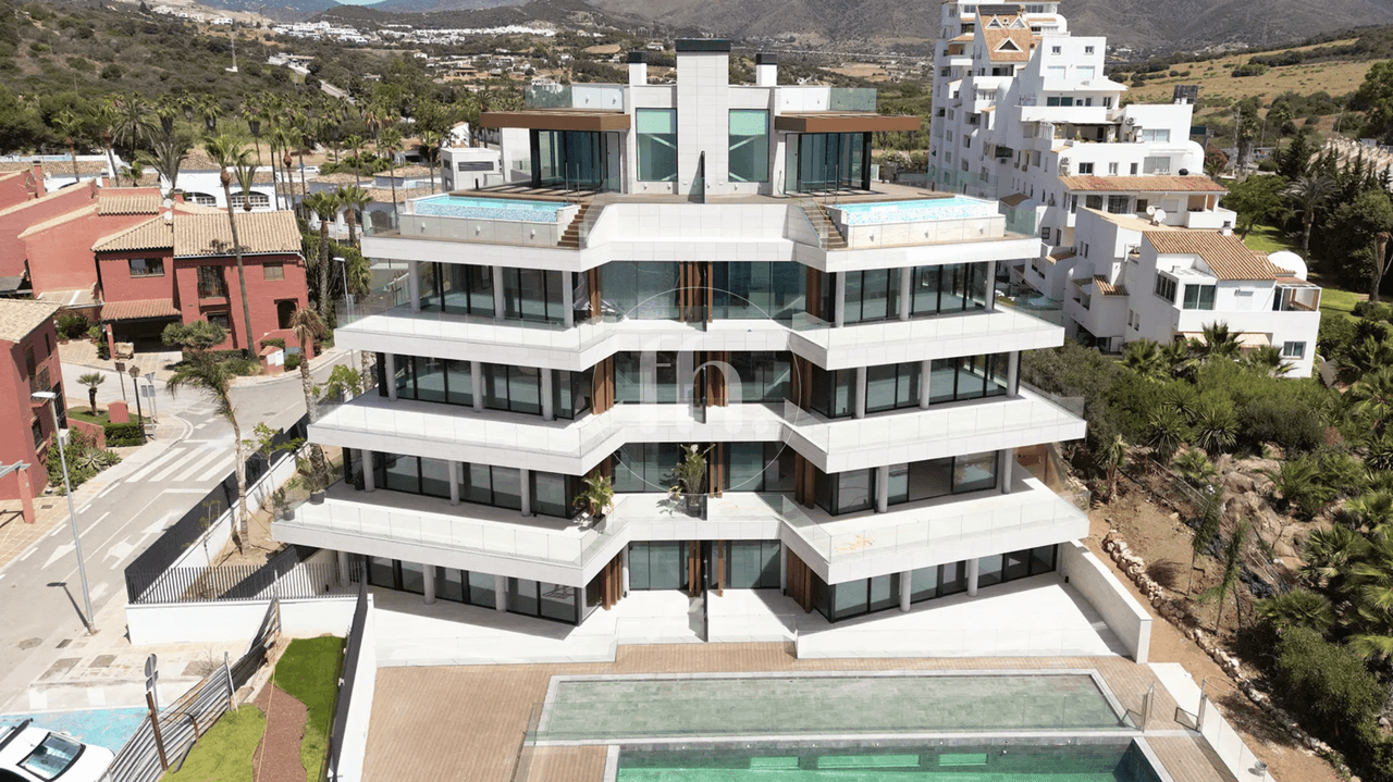Luxurious two bedroom apartment in The Sapphire residence, West Estepona - Image 37