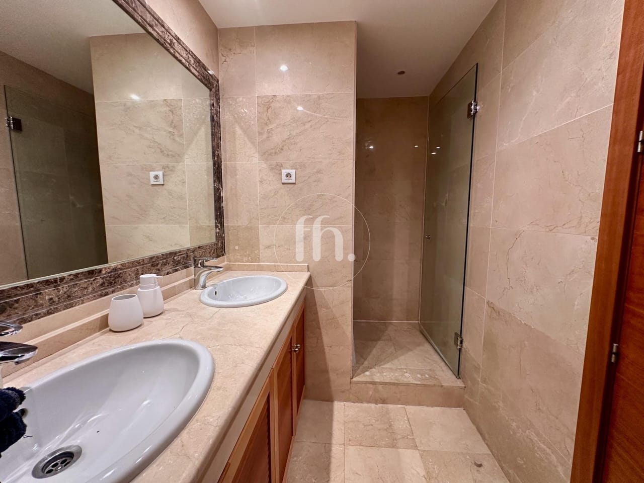 Spacious townhouse for sale in Villas de Santa Maria, Azata Golf, Estepona - Image 20