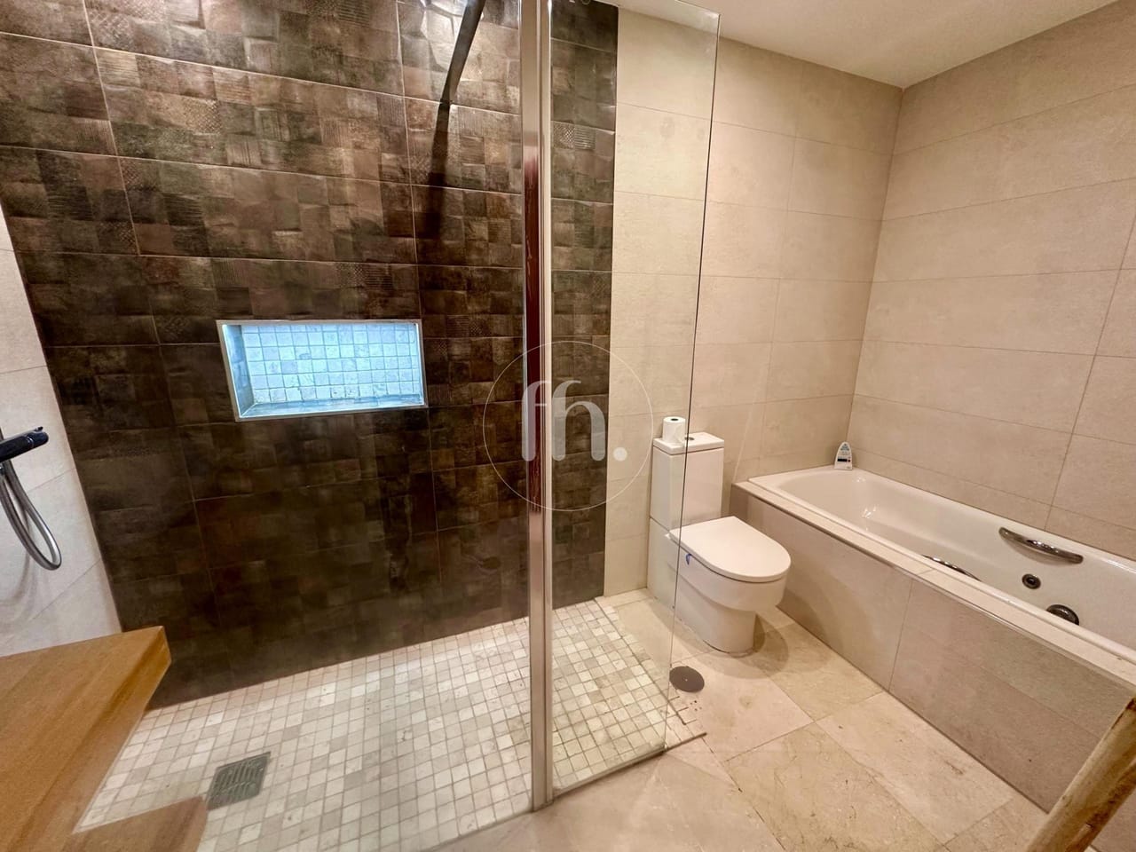 Spacious townhouse for sale in Villas de Santa Maria, Azata Golf, Estepona - Image 27