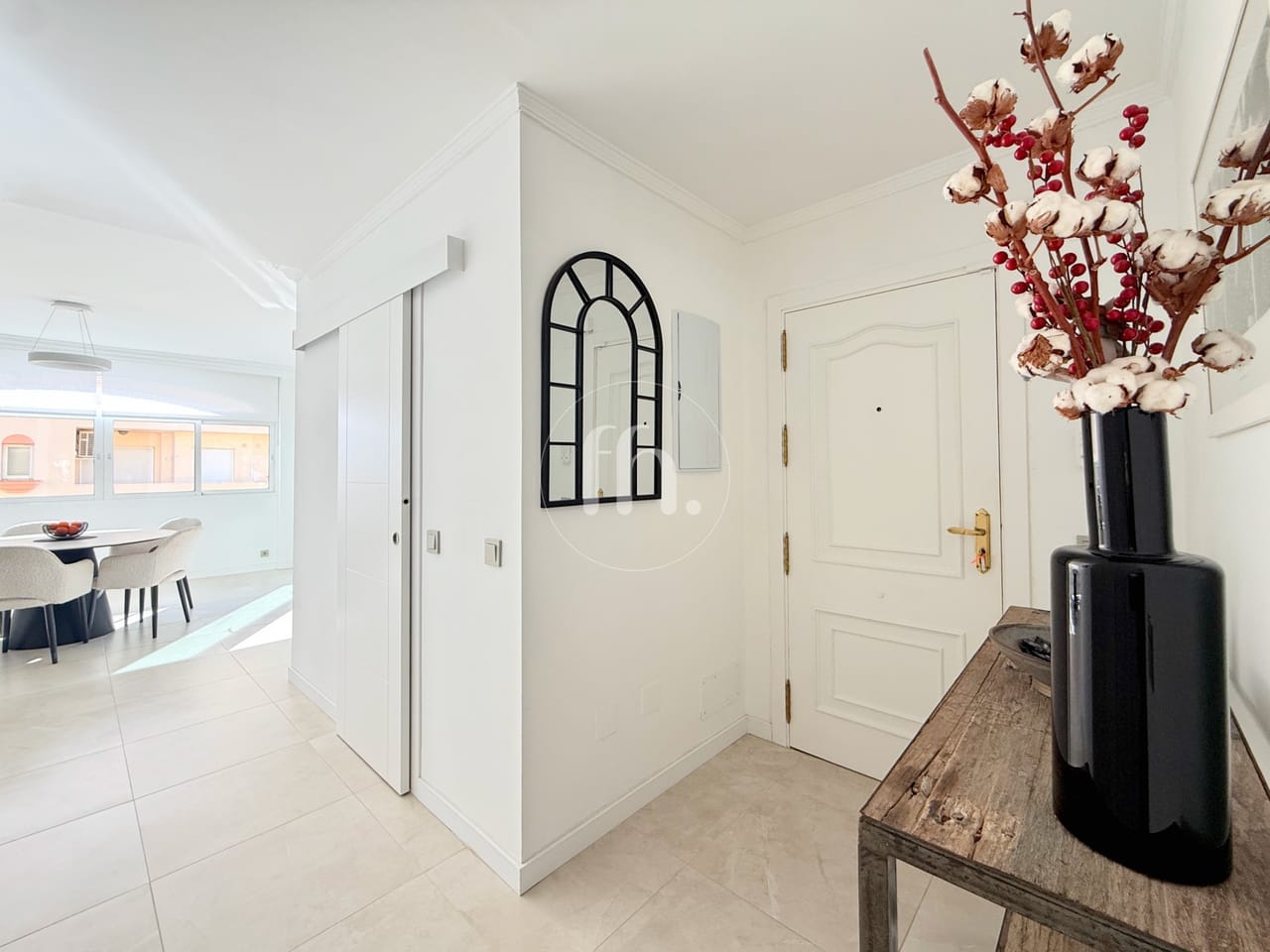 Impresionante Apartamento de Tres Dormitorios en Primera Línea de Playa en Marina Bay, Estepona - Image 13