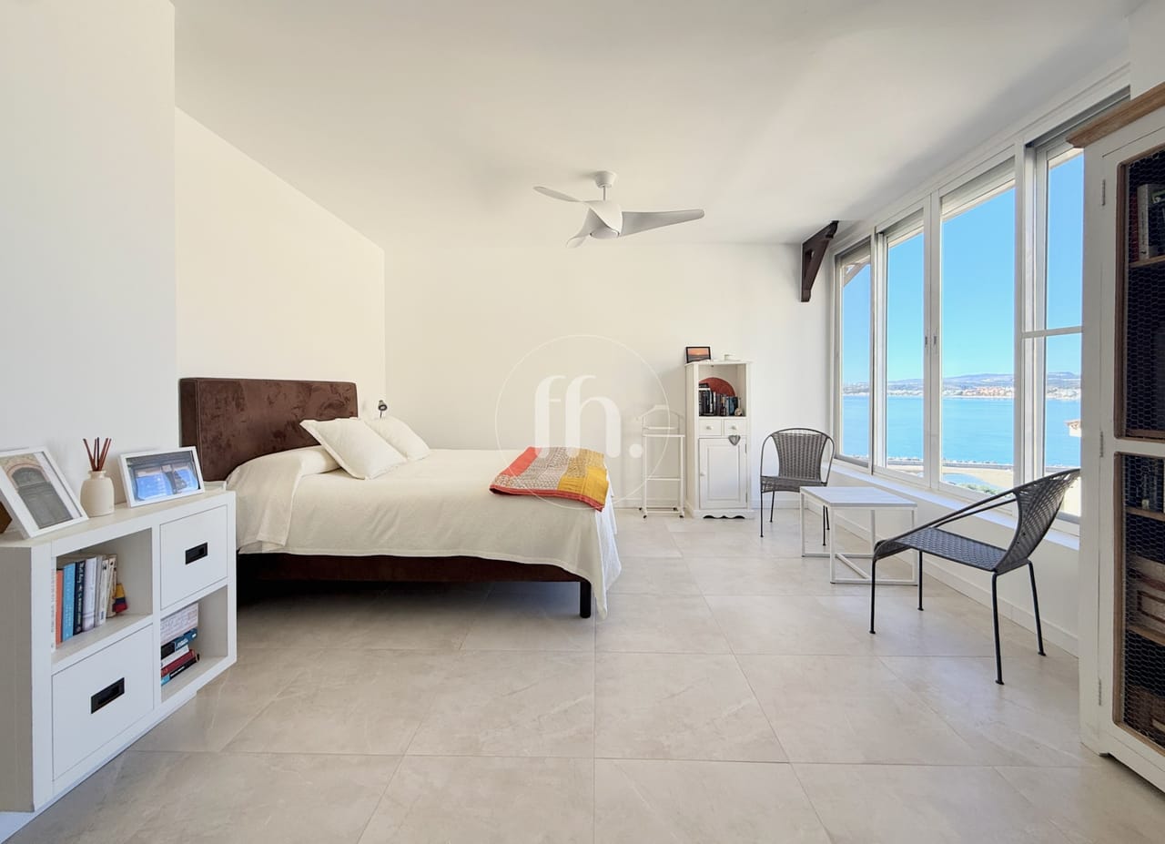 Impresionante Apartamento de Tres Dormitorios en Primera Línea de Playa en Marina Bay, Estepona - Image 14