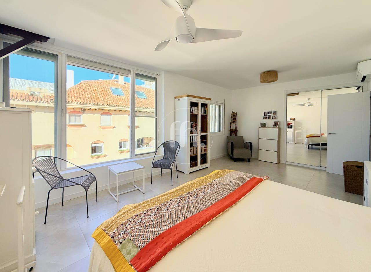 Impresionante Apartamento de Tres Dormitorios en Primera Línea de Playa en Marina Bay, Estepona - Image 17
